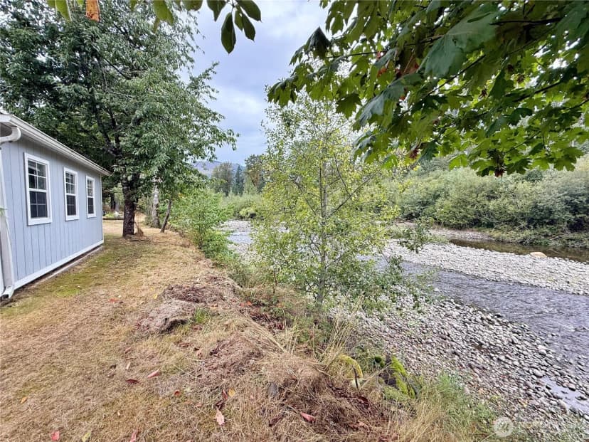 Property photo for 135 River Way, Morton photo 32