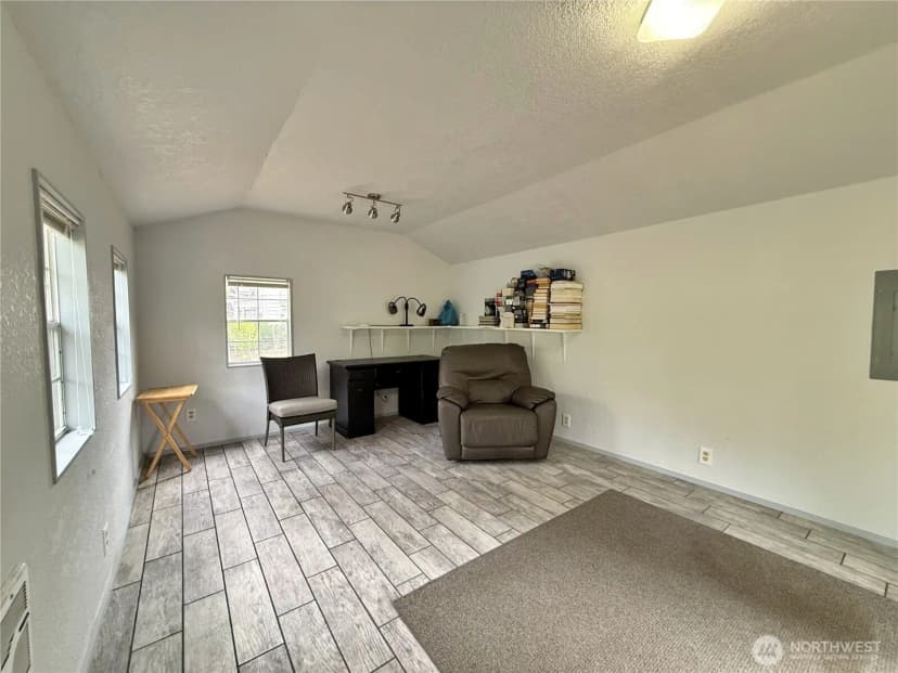 Property photo for 135 River Way, Morton photo 24