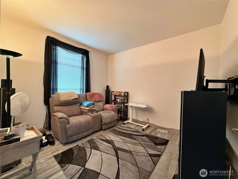 Property photo for 135 River Way, Morton photo 14