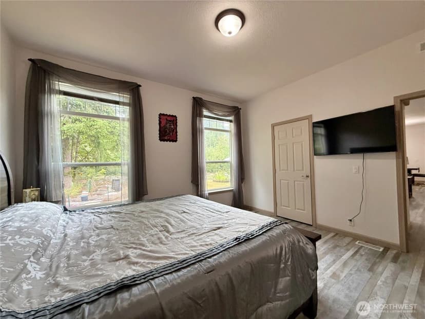 Property photo for 135 River Way, Morton photo 15