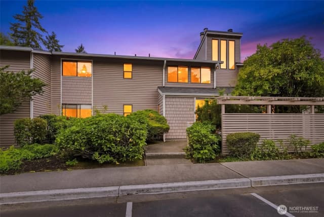 Property photo for 9927 Ne 144th Lane #804, Kirkland photo 2