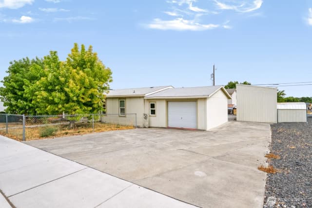 Property photo for 34 N Ginkgo Street, Ephrata