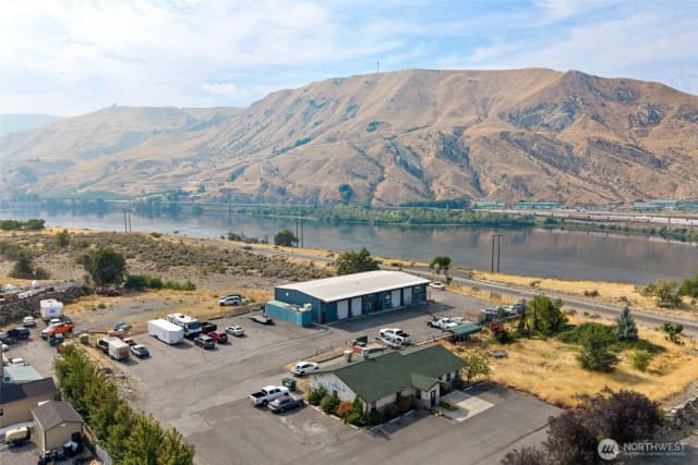 Property photo for 434 Rock Island Road, East Wenatchee photo 2