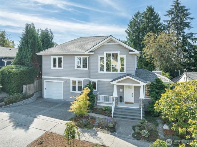 Property photo for 4115 Sw Kenyon Street, Seattle
