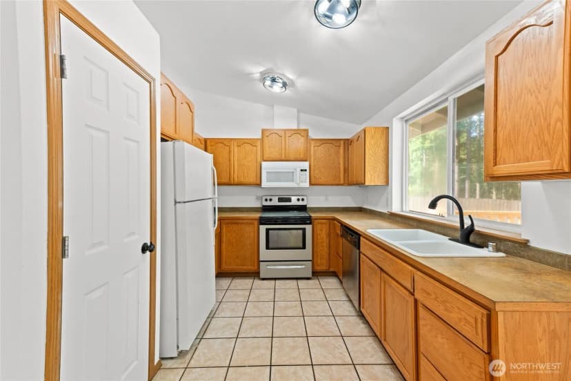 Property photo for 17825 Clear Lake Blvd Se, Yelm photo 8