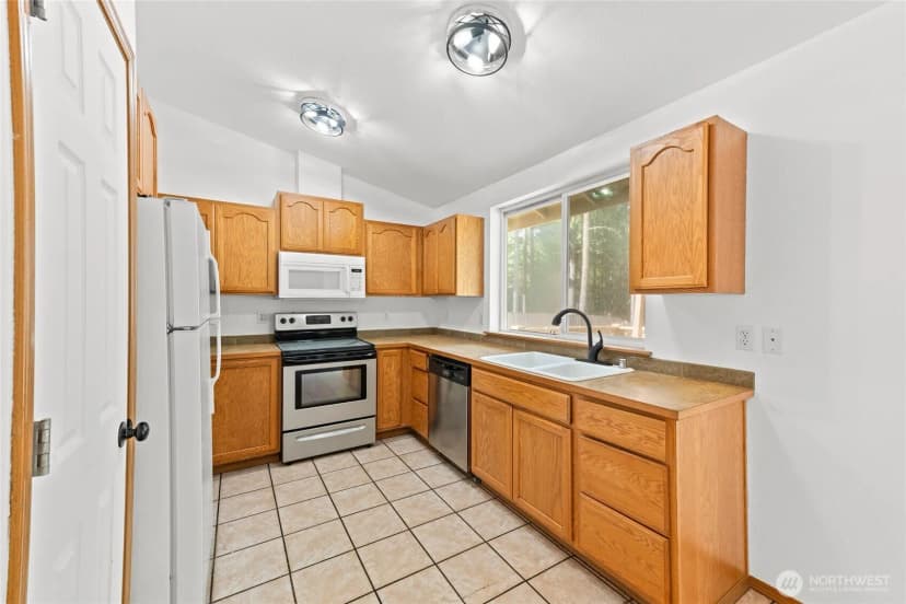 Property photo for 17825 Clear Lake Blvd Se, Yelm photo 9