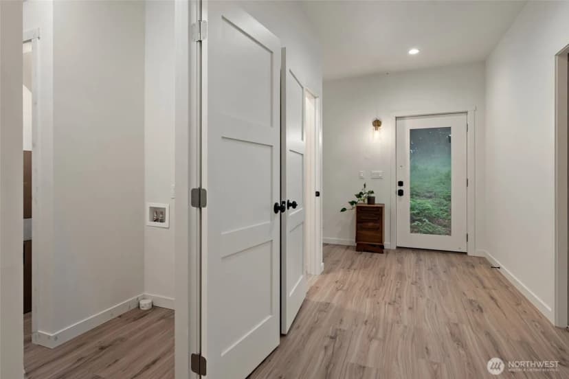 Property photo for 1580 West Beach Road, Oak Harbor photo 9