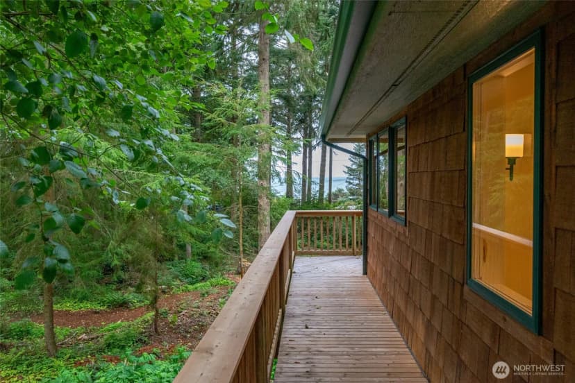 Property photo for 1580 West Beach Road, Oak Harbor photo 29