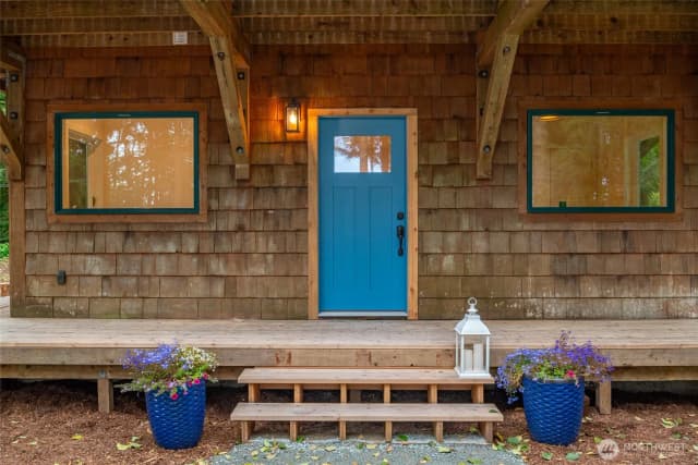 Property photo for 1580 West Beach Road, Oak Harbor photo 3
