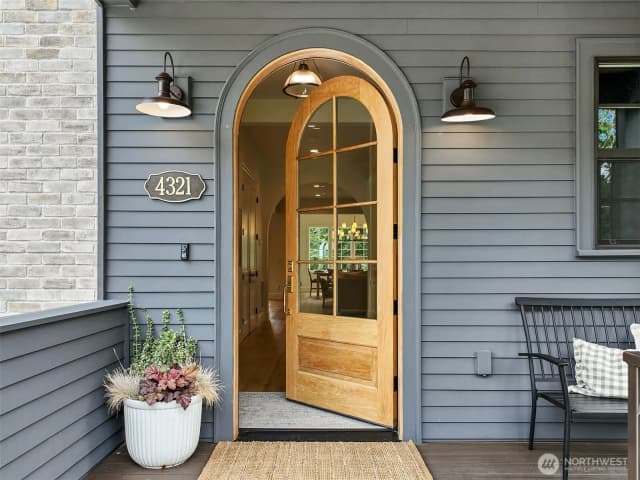 Property photo for 4321 Ne 57th Street, Seattle photo 2