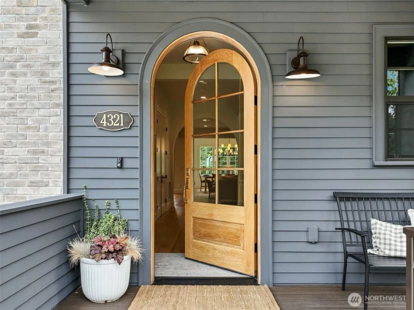 Property photo for 4321 Ne 57th Street, Seattle photo 2