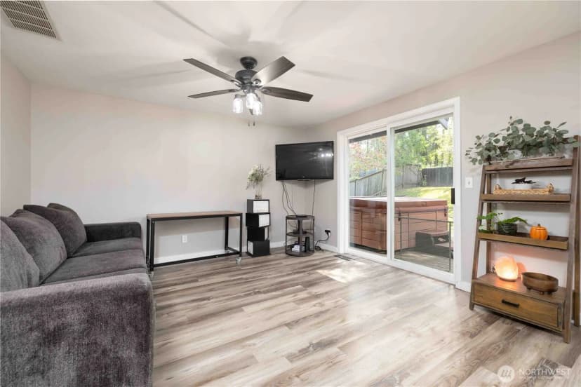 Property photo for 1335 Mcleod Road, Bellingham photo 14