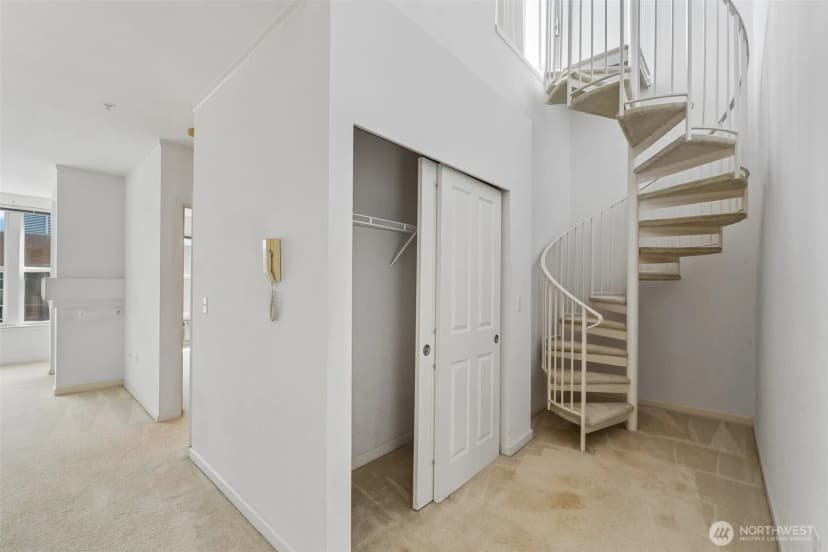 Property photo for 4343 Roosevelt Way Ne #608, Seattle photo 22