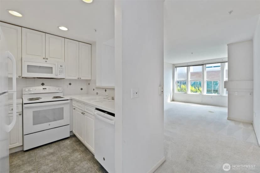 Property photo for 4343 Roosevelt Way Ne #608, Seattle photo 13