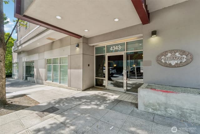 Property photo for 4343 Roosevelt Way Ne #608, Seattle photo 2