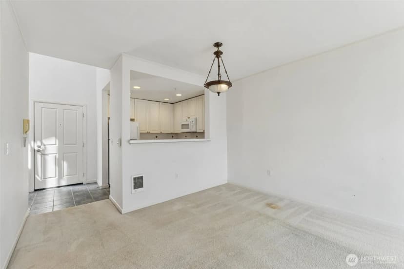 Property photo for 4343 Roosevelt Way Ne #608, Seattle photo 12