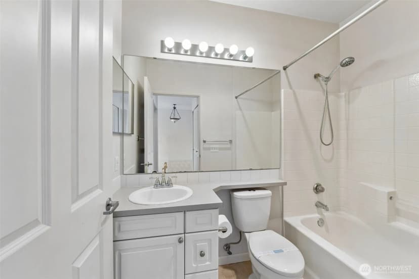 Property photo for 4343 Roosevelt Way Ne #608, Seattle photo 20