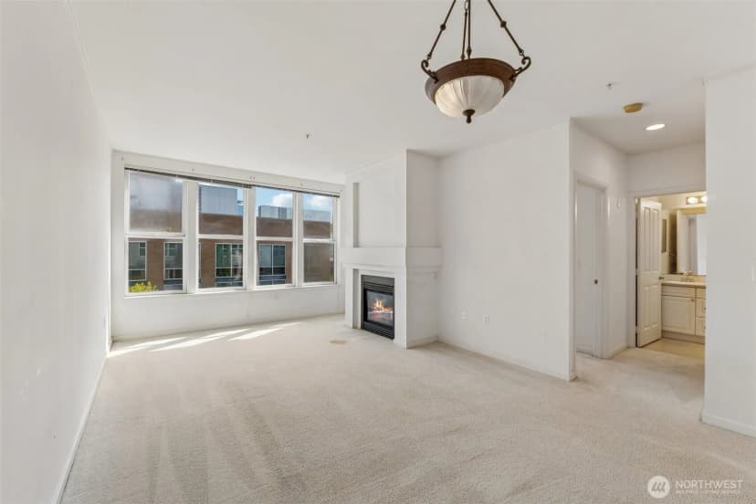 Property photo for 4343 Roosevelt Way Ne #608, Seattle photo 9