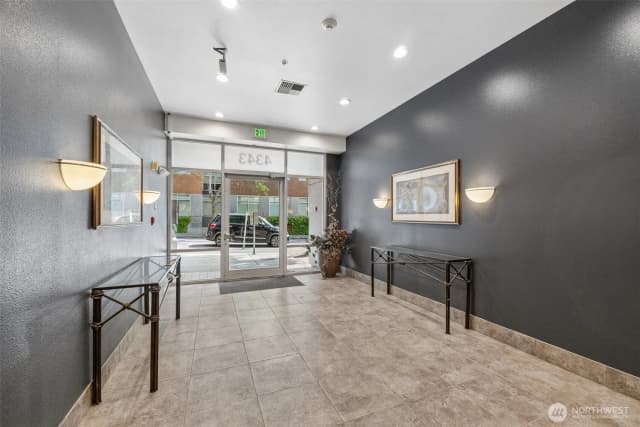 Property photo for 4343 Roosevelt Way Ne #608, Seattle photo 3