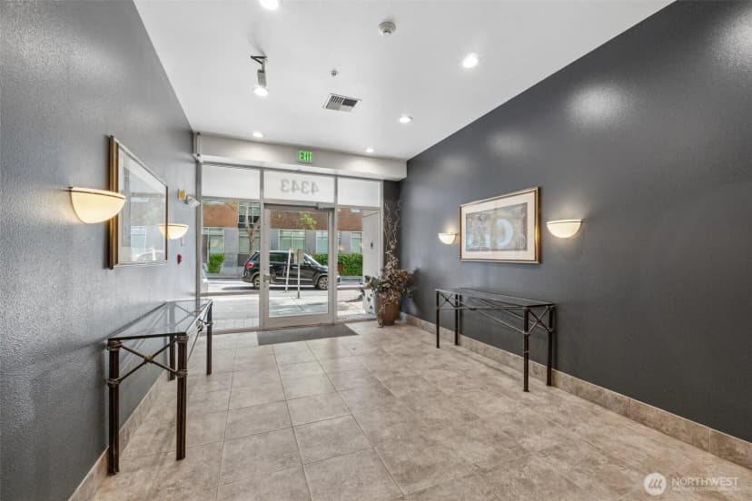 Property photo for 4343 Roosevelt Way Ne #608, Seattle photo 3