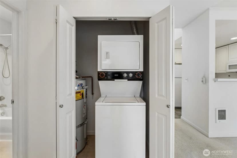 Property photo for 4343 Roosevelt Way Ne #608, Seattle photo 21
