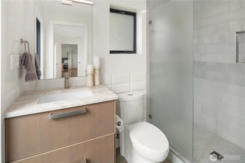 Property photo for 13031 Holmes Point Drive Ne, Kirkland photo 29