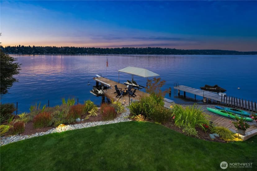 Property photo for 13031 Holmes Point Drive Ne, Kirkland photo 2