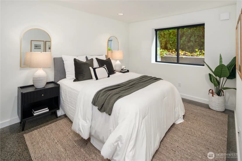 Property photo for 13031 Holmes Point Drive Ne, Kirkland photo 30