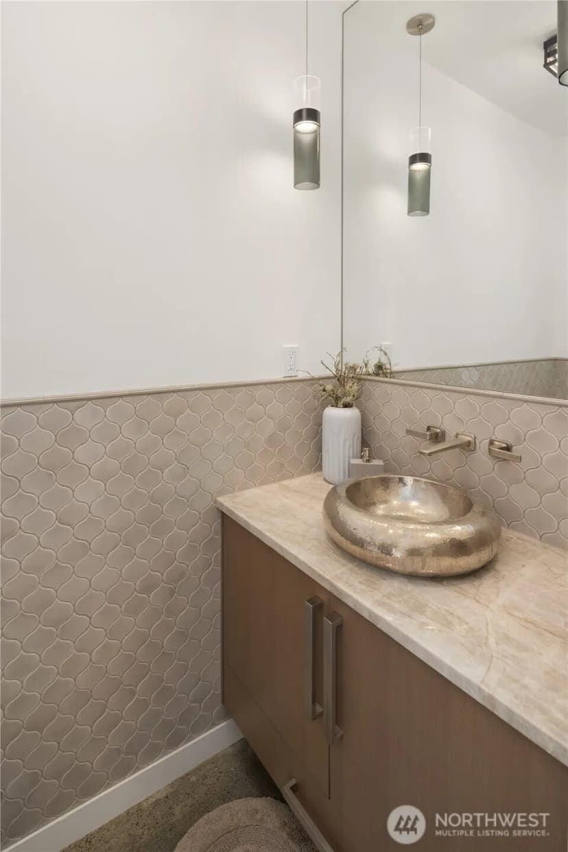 Property photo for 13031 Holmes Point Drive Ne, Kirkland photo 16