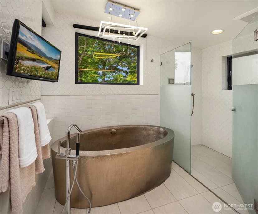 Property photo for 13031 Holmes Point Drive Ne, Kirkland photo 21