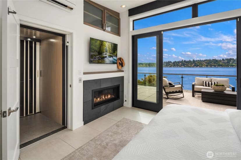 Property photo for 13031 Holmes Point Drive Ne, Kirkland photo 18
