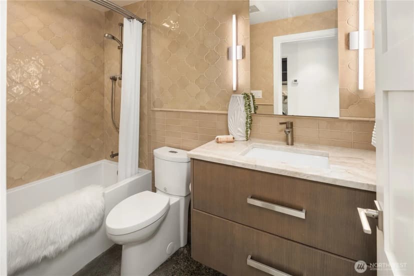 Property photo for 13031 Holmes Point Drive Ne, Kirkland photo 31