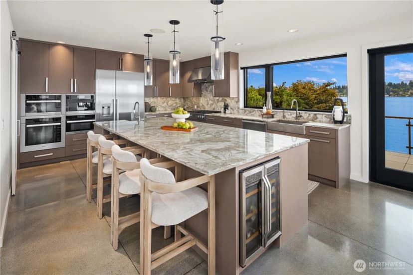 Property photo for 13031 Holmes Point Drive Ne, Kirkland photo 11