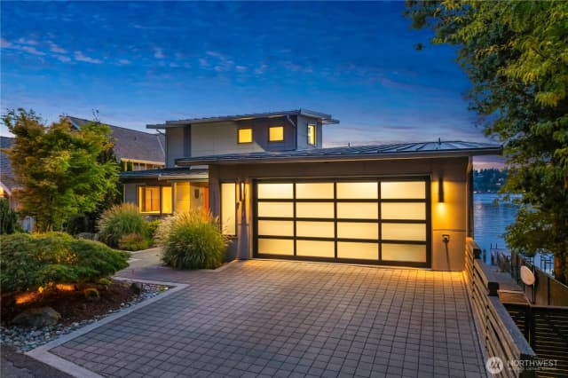 Property photo for 13031 Holmes Point Drive Ne, Kirkland photo 5