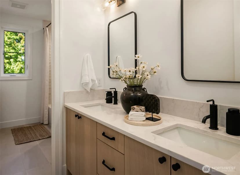 Property photo for 1706 111th Avenue Ne, Bellevue photo 23