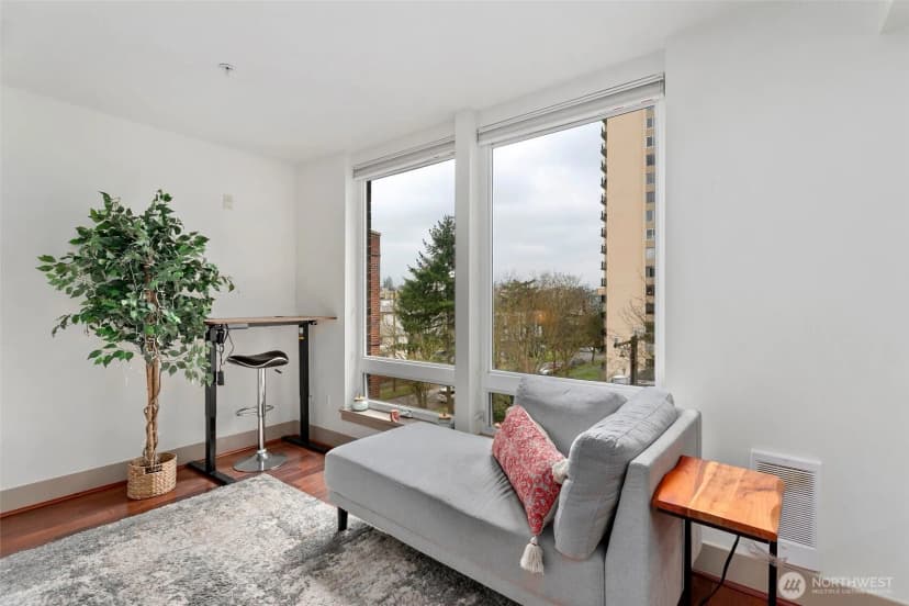 Property photo for 4547 8th Avenue Ne #508, Seattle photo 4