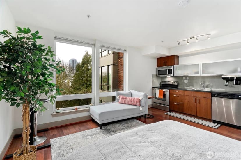Property photo for 4547 8th Avenue Ne #508, Seattle photo 7