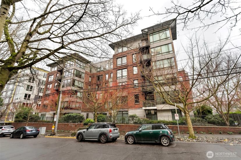 Property photo for 4547 8th Avenue Ne #508, Seattle photo 14