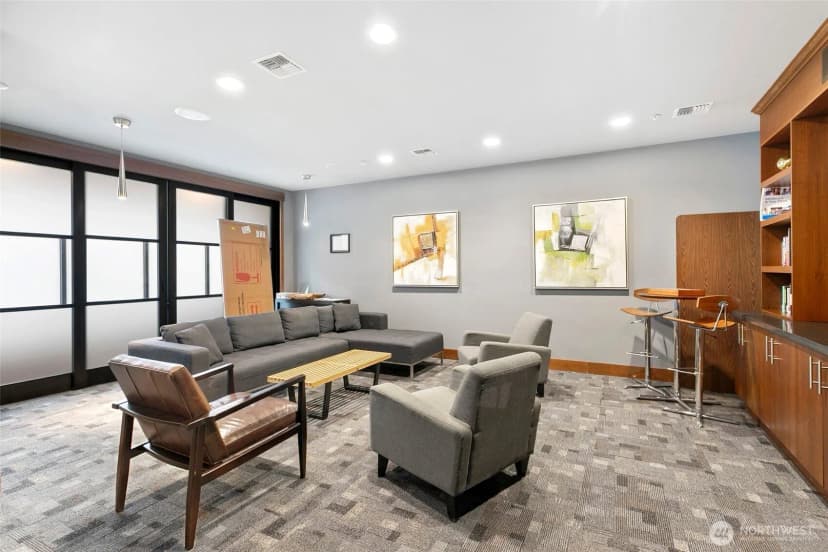 Property photo for 4547 8th Avenue Ne #508, Seattle photo 12