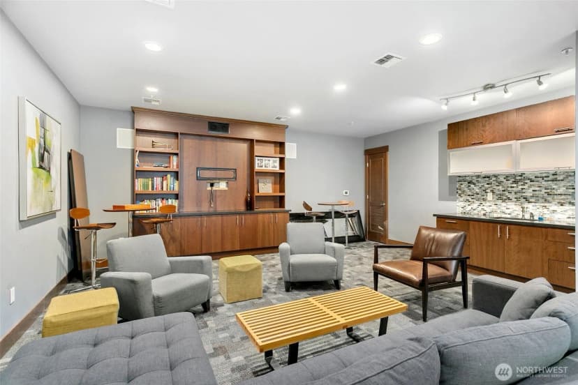 Property photo for 4547 8th Avenue Ne #508, Seattle photo 13