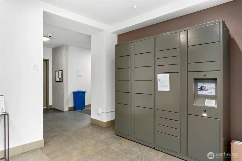 Property photo for 4547 8th Avenue Ne #508, Seattle photo 11