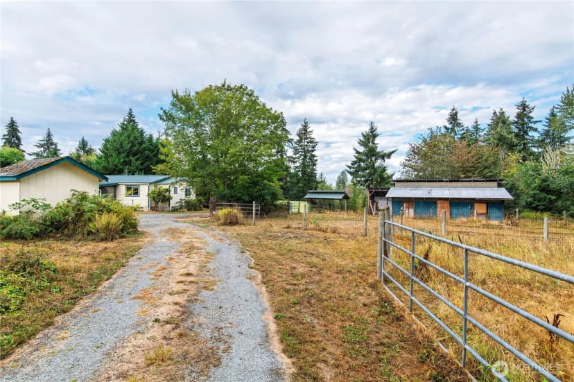 Property photo for 12517 Kapowsin Highlands Drive E, Graham photo 3