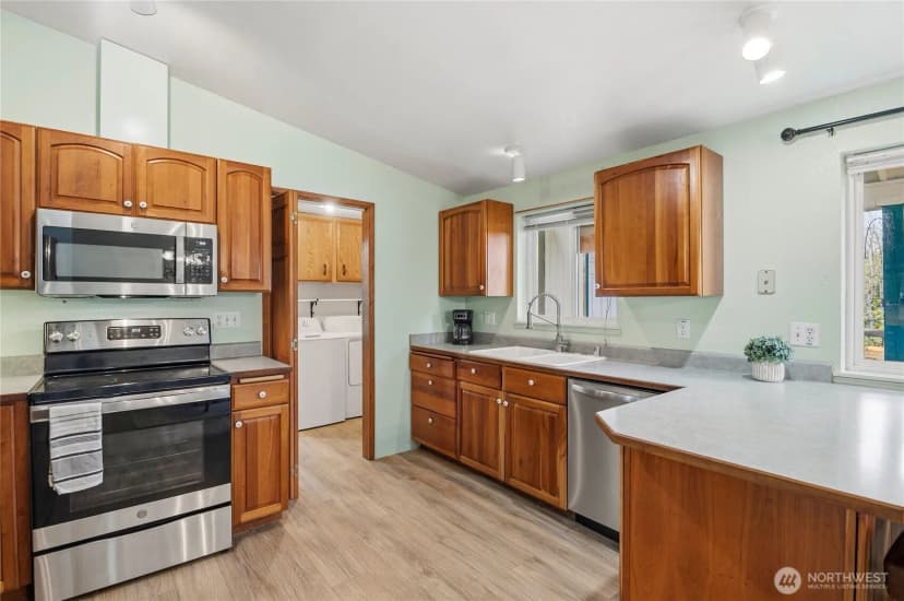 Property photo for 12517 Kapowsin Highlands Drive E, Graham photo 16