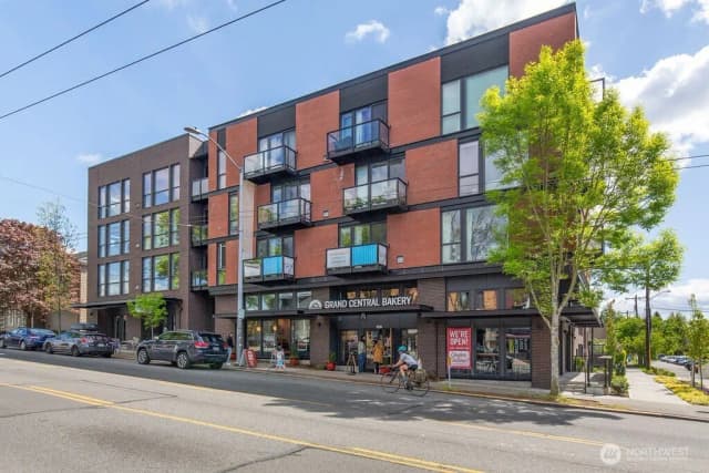 Property photo for 1601 N 45th Street #214, Seattle photo 2