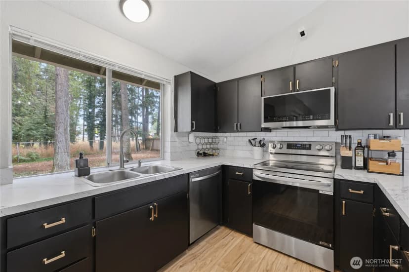Property photo for 19111 11th Avenue Ct E, Spanaway photo 7