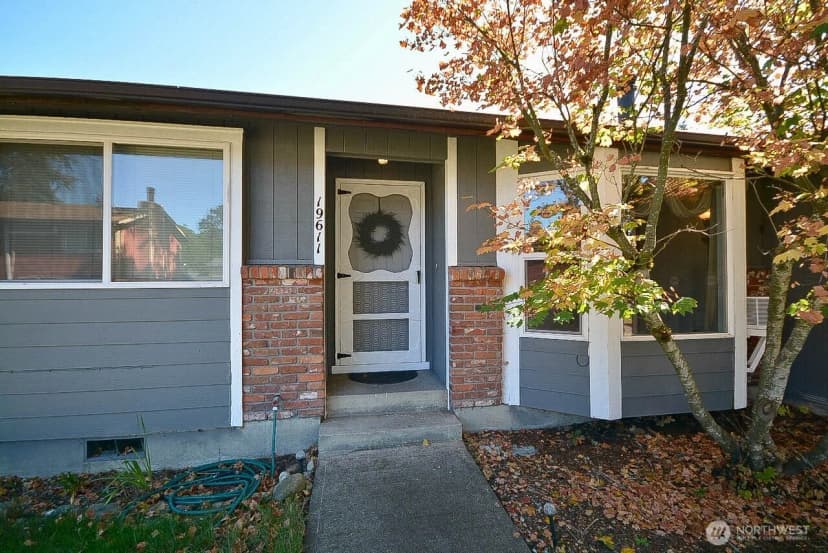 Property photo for 19611 - 19613 9th Avenue Ct E, Spanaway photo 3