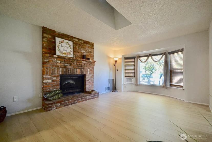 Property photo for 19611 - 19613 9th Avenue Ct E, Spanaway photo 6