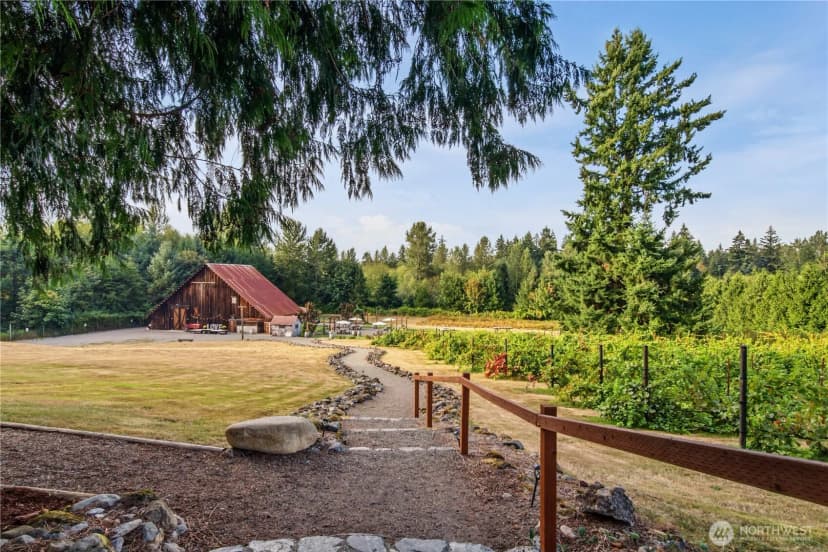 Property photo for 1425 210th Avenue E, Lake Tapps photo 2