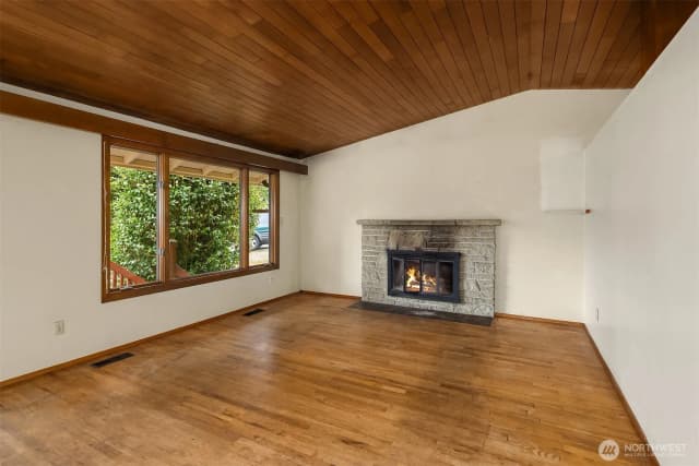 Property photo for 18061 28th Avenue Ne, Lake Forest Park photo 4