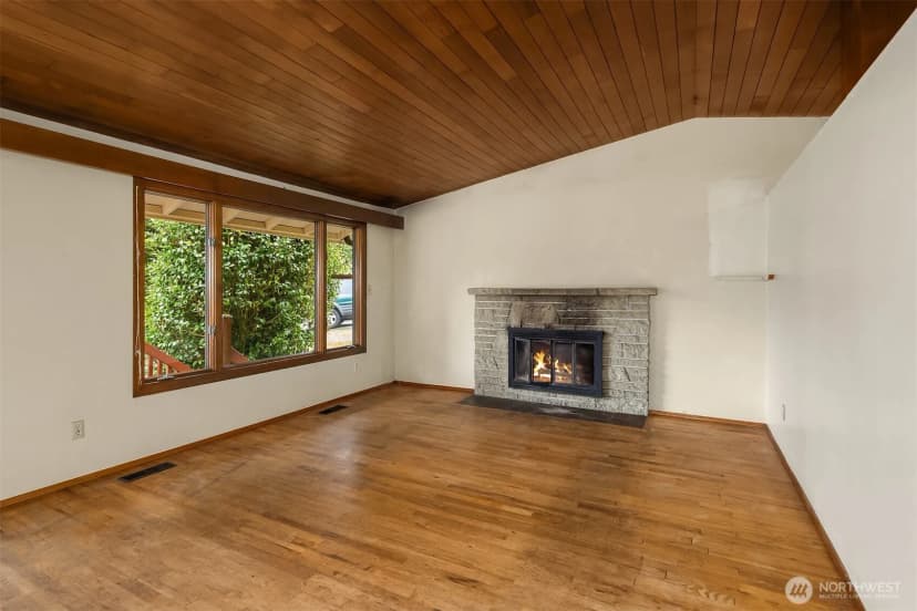 Property photo for 18061 28th Avenue Ne, Lake Forest Park photo 4
